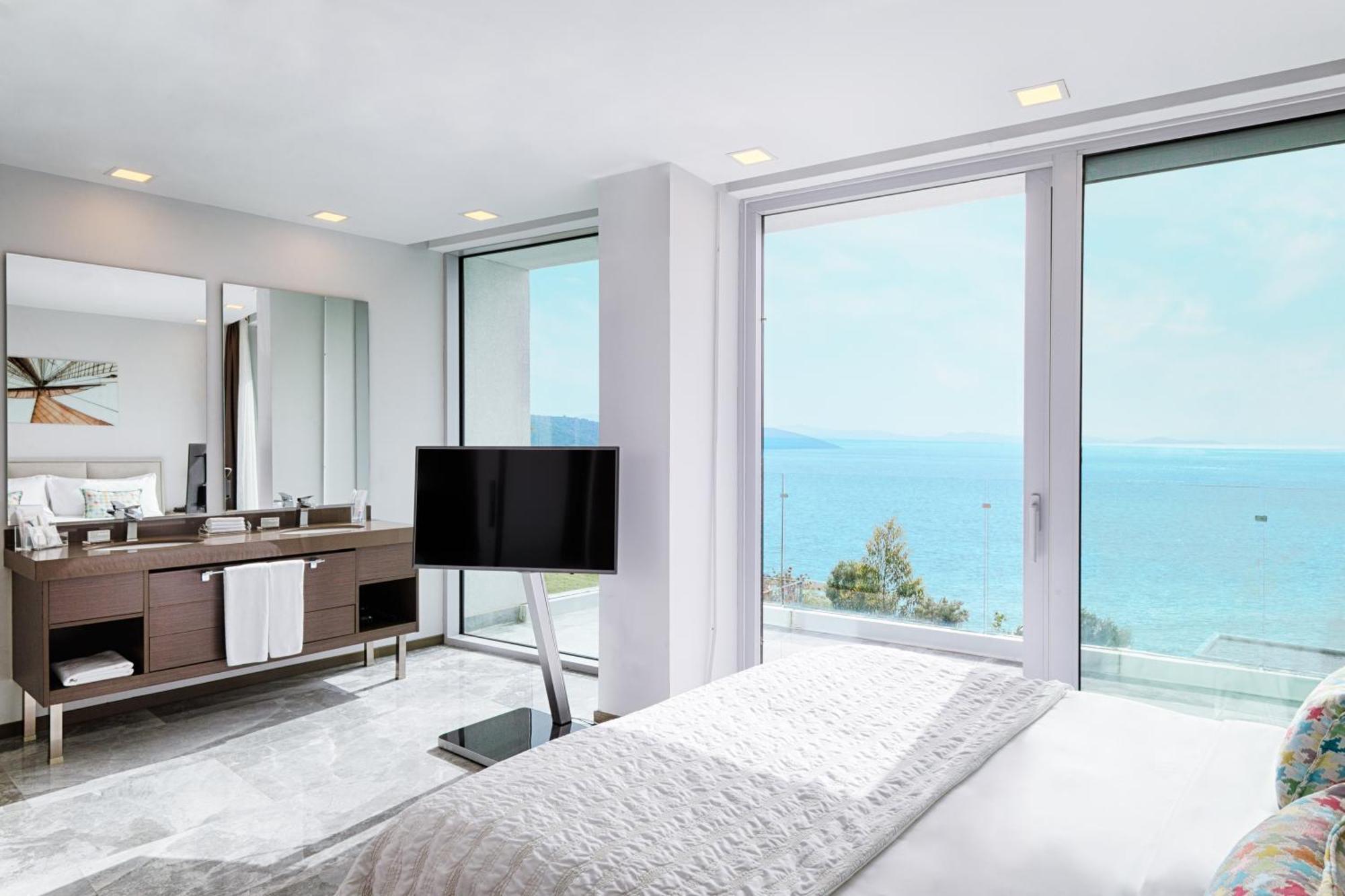 Le Meridien Bodrum Beach Resort Bogazici Bagian luar foto